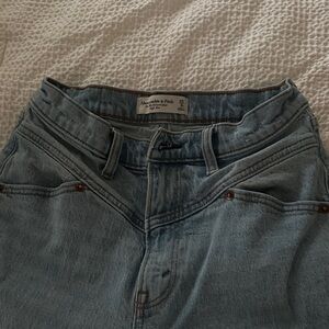 Abercrombie & Fitch Men's Light Blue Relaxed Jeans